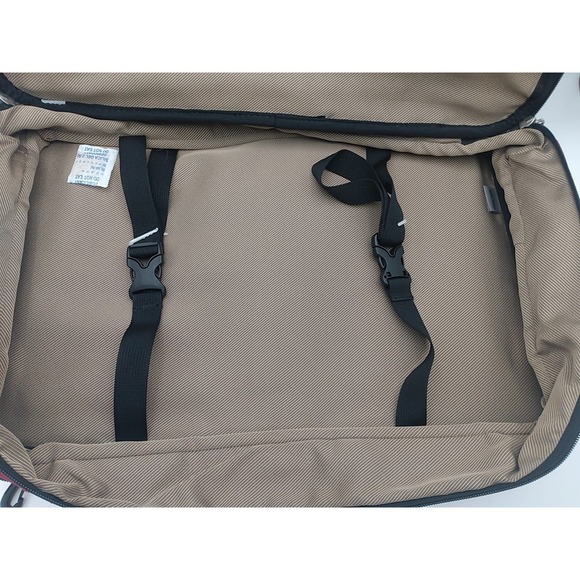 Victorinox Werks Red Duffel Convertible Backpack Suiter Expansion Luggage 20x13 - Picture 11 of 14